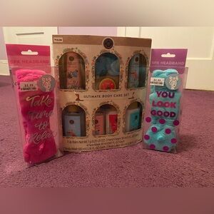 NWT Modern Expressions Christmas Ultimate body care set and two spa headbands
